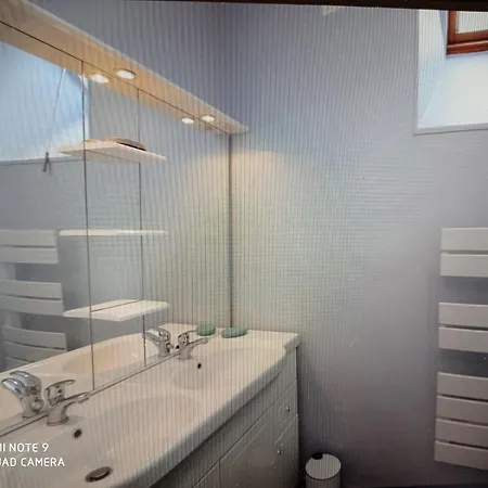 Agreable T2 Avec Petite Cour Privative - 3 Nuits Minimum 別荘