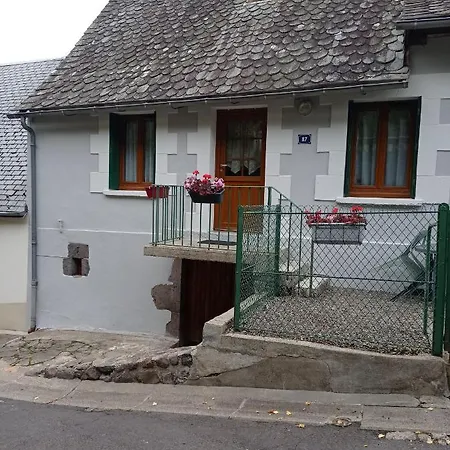 Agreable T2 Avec Petite Cour Privative - 3 Nuits Minimum *