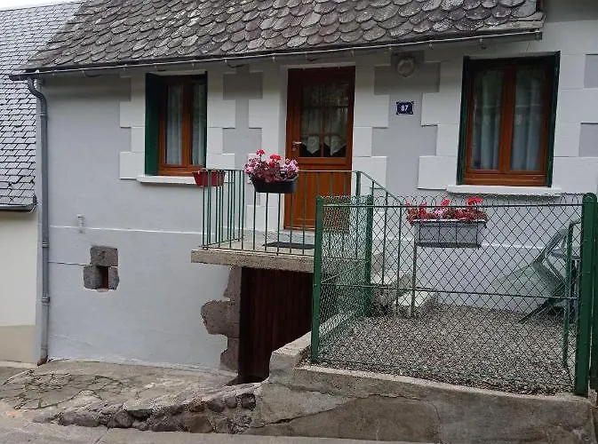 Agreable T2 Avec Petite Cour Privative - 3 Nuits Minimum *