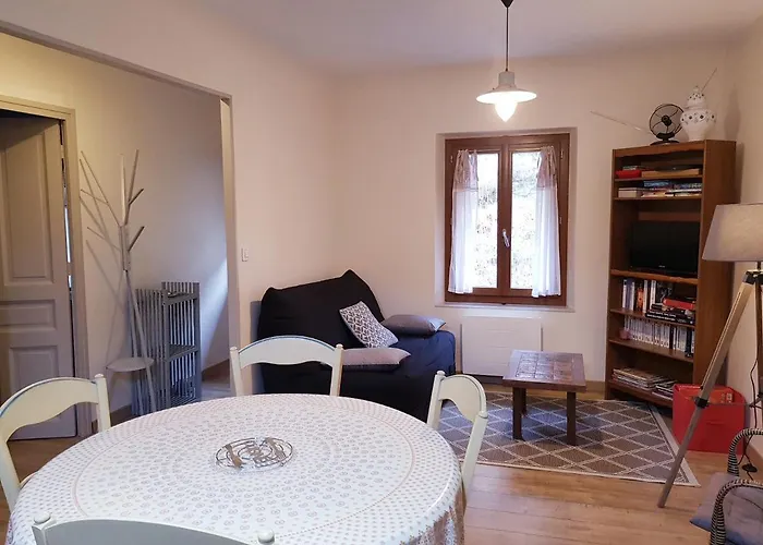 Agreable T2 Avec Petite Cour Privative - 3 Nuits Minimum